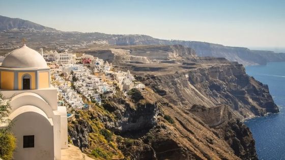 Domes Novos Santorini