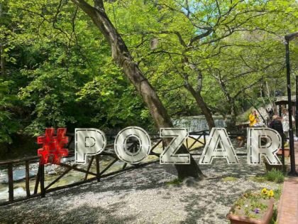 В топлите води на СПА курорта Лутраки Позар, Гърция