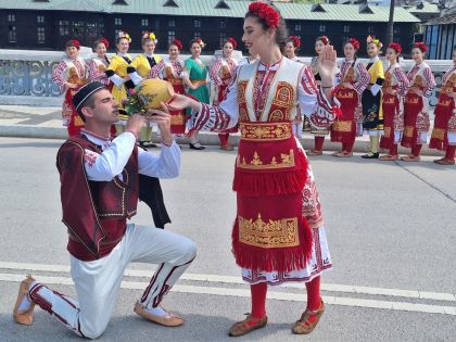 Цветница в Ловеч, пещерата Проходна и Геопарк „Искър- Панега“