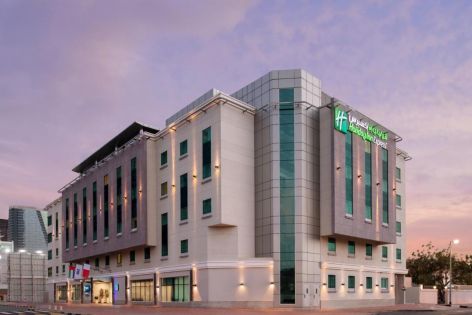 HOLIDAY INN EXPRESS SAFA PARK
